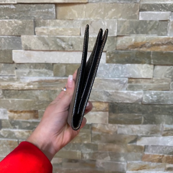 Louis Vuitton Brazza Wallet - Picture 5 of 12